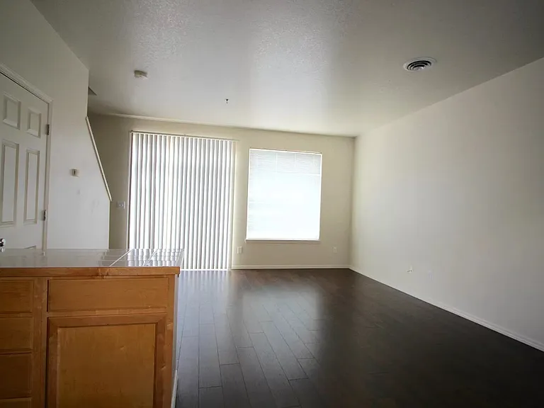 8654 NE Hyde Park Ln — Photo 6