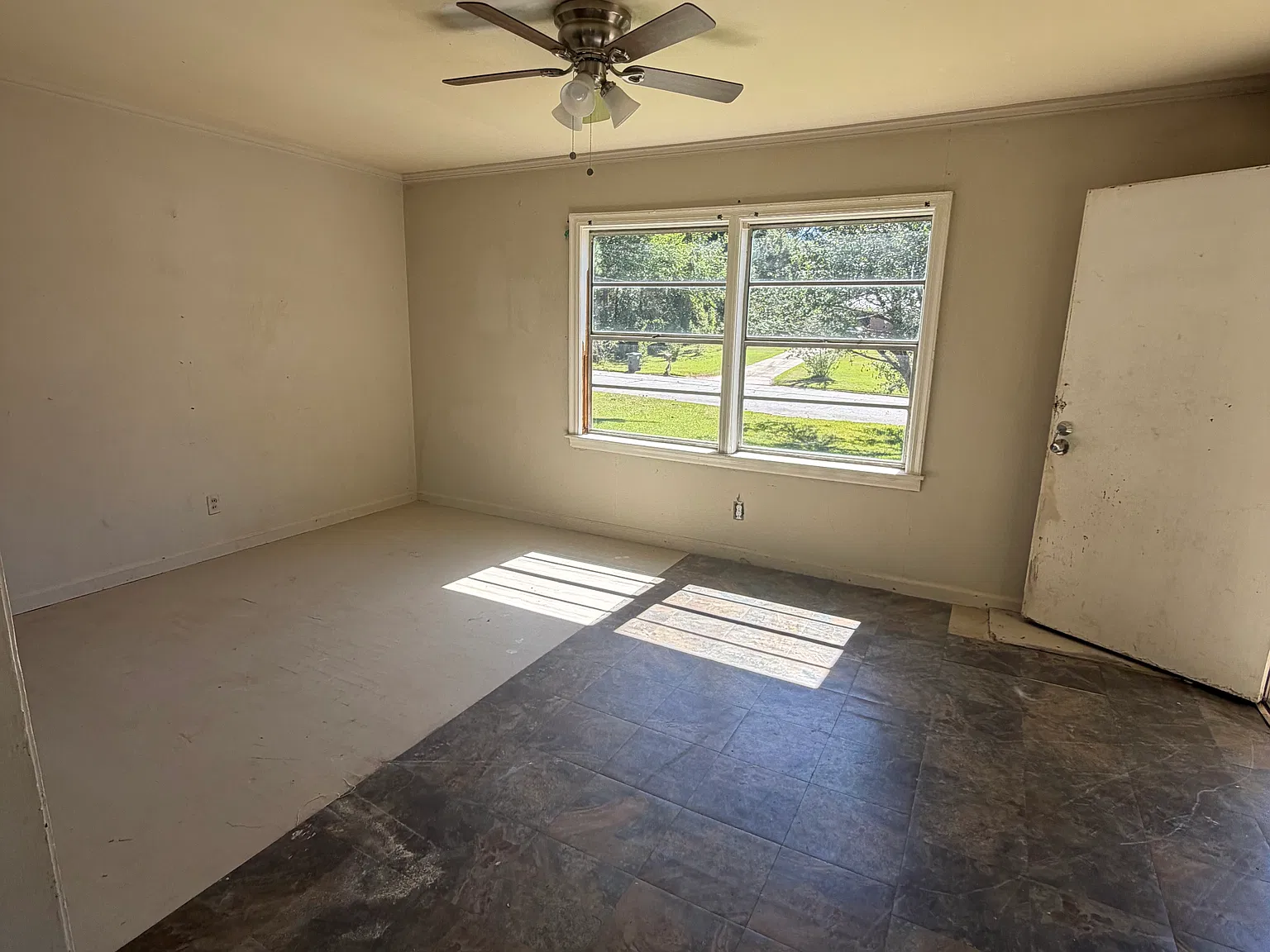 4 bed, 1.5 bath, 1800 sqft, $1,195 — Photo 2