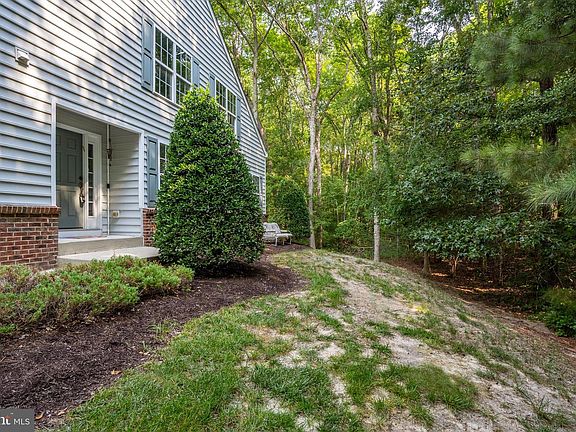 5th image of 30 Chatham Ct