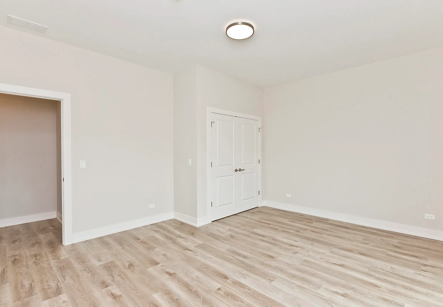 5 bed, $5,400 — Photo 4