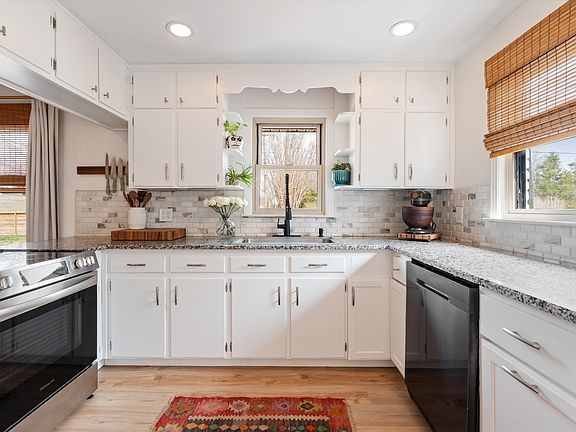 4th image of 4603 Grays Point Rd