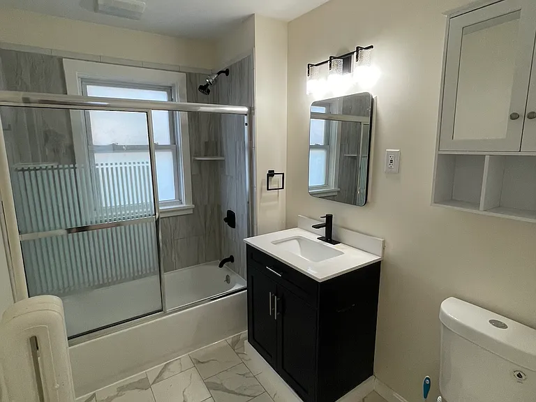 8 Underwood St #A — Photo 9