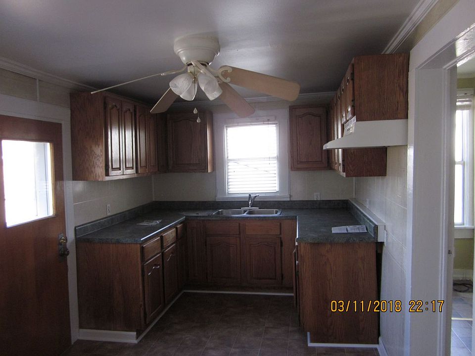 2nd image of 300 E 8th St