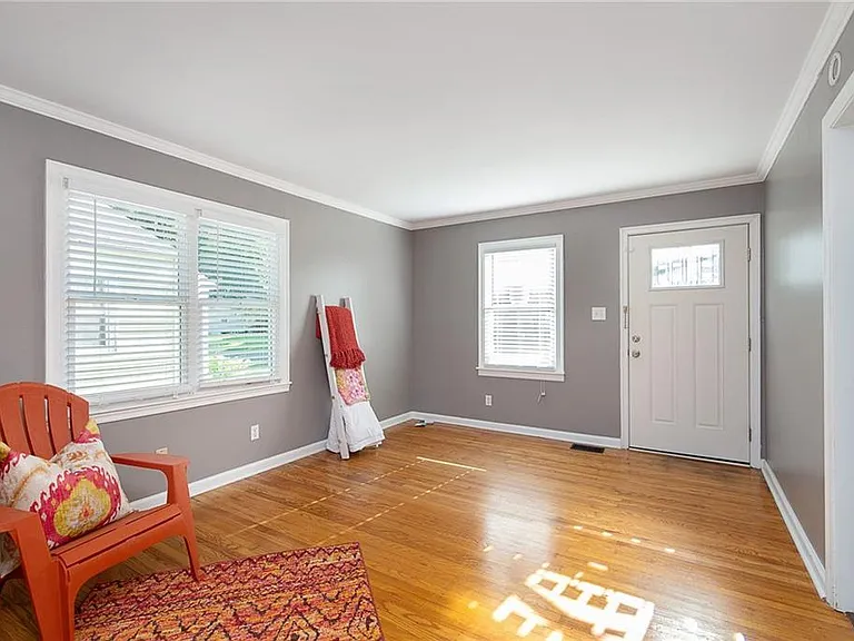 6028 Birchwood Ave — Photo 2