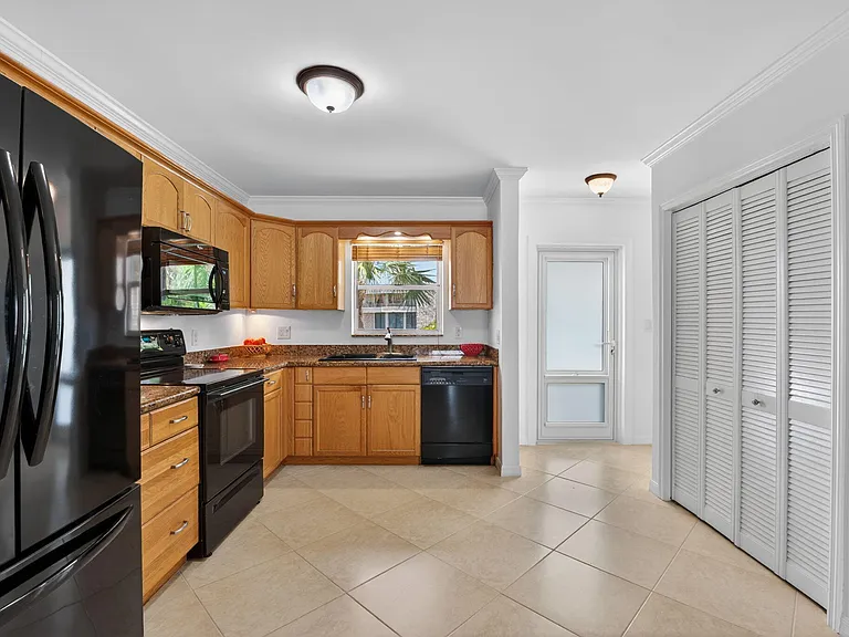 1166 Hillsboro Mile Bch #26 — Photo 20