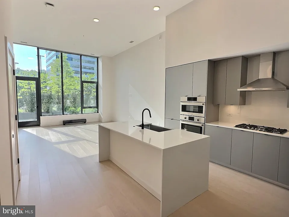 3030 Potomac Ave #Townhouse 6