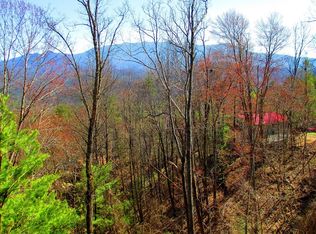 806 Beanstalk Rd, Gatlinburg, TN 37738