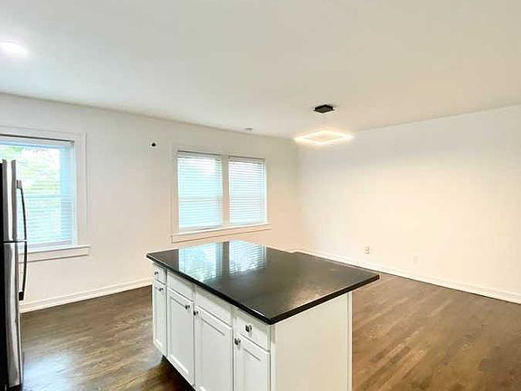 5th image of 110 E 40th St APT 307