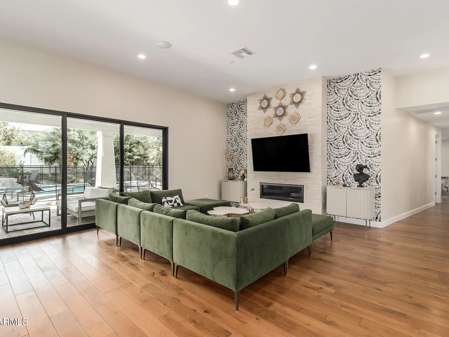4 bed, 5.0 bath, 4060 sqft, $25,000 — Photo 3