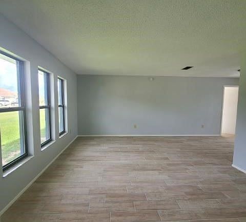 3rd image of 4917 Sturgeon Dr