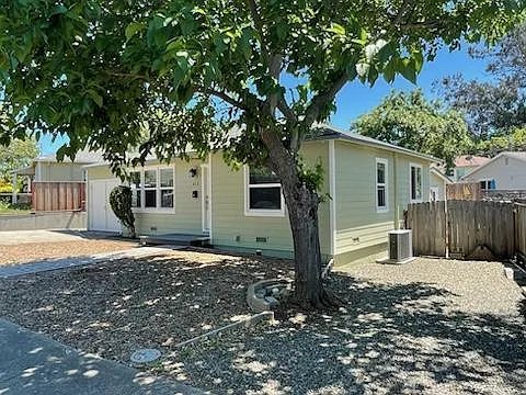 Building Photo - 212 Hillcrest Ave
