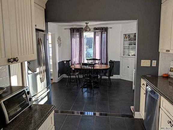 5th image of 72 Evans Ave