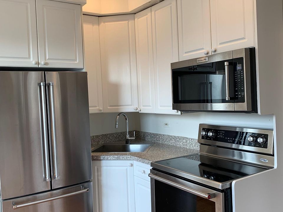 1st image of 3814 N St Louis Ave #2B