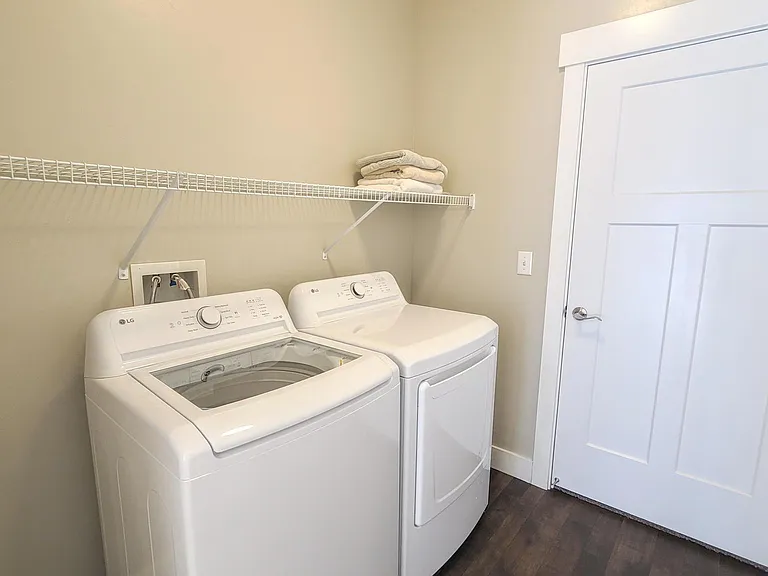 74 W Silver Springs Dr — Photo 16