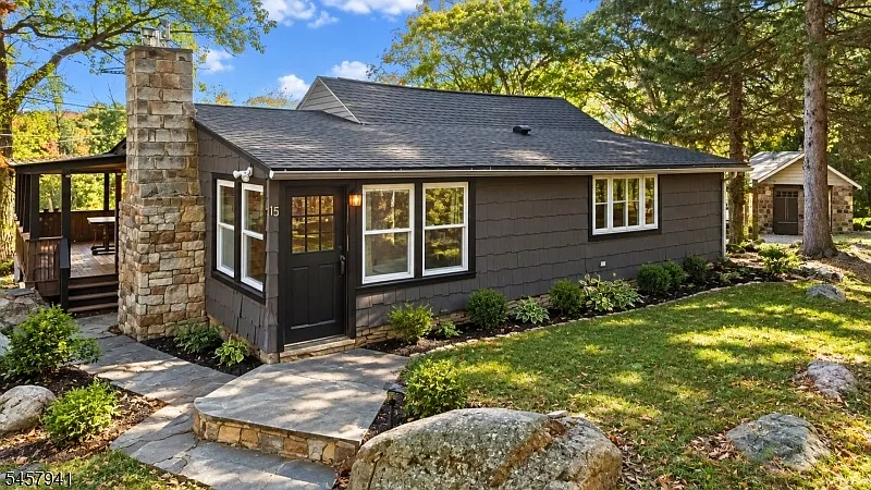 2 bed, 1.0 bath, $2,550 — Photo 3