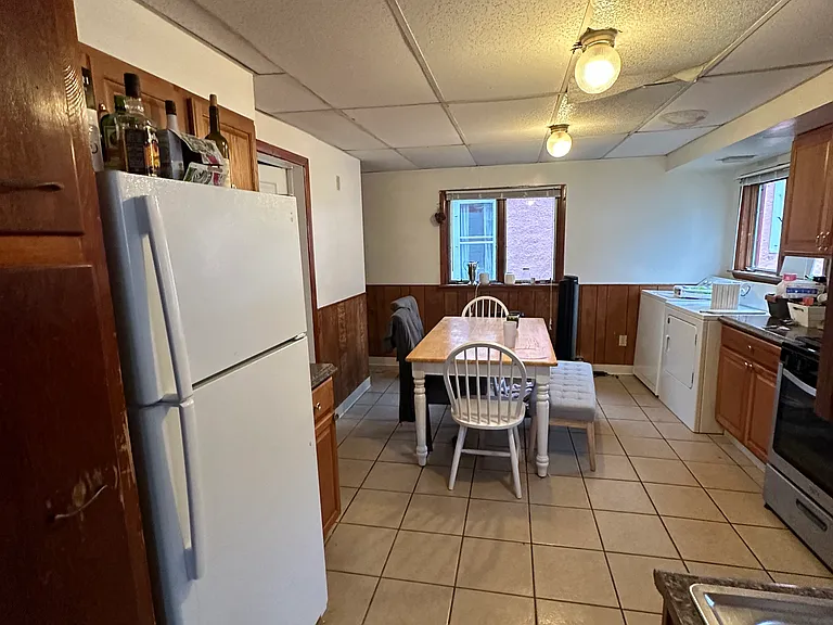401 W Green St — Photo 2