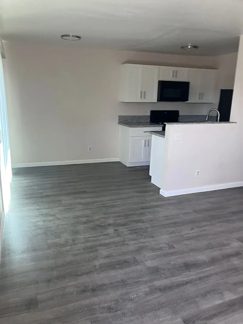 Building Photo - 3030 N Edith Blvd