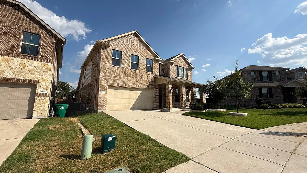 4 bed, 2.5 bath, 2891 sqft, $2,625 — Photo 4