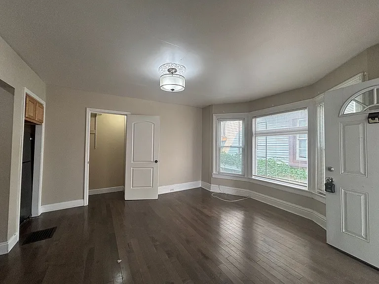 334 University Ave — Photo 13