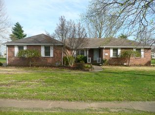 105 Larkspur Ln, Sikeston, MO 63801