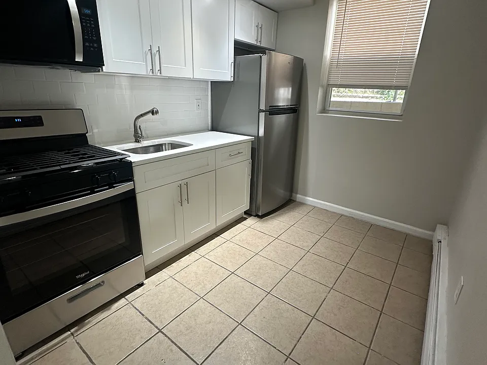 184 Fairview Ave #2A