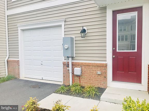 3rd image of 163 Solara Dr