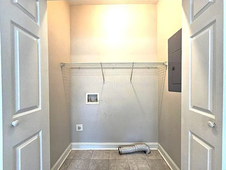 718 N Evelyn Pl NW — Photo 9