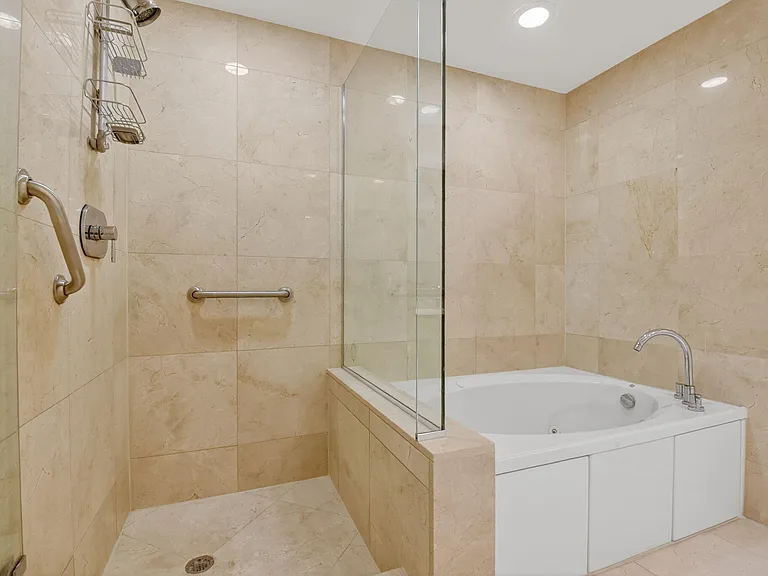 550 Okeechobee Blvd #423 — Photo 36