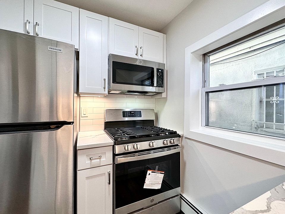 Kitchen oven range and fridge