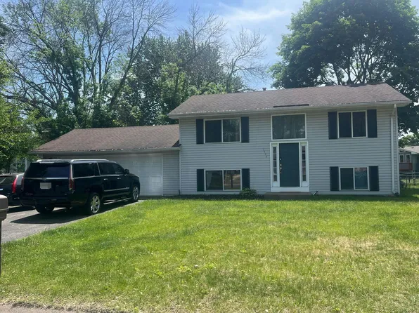 1444 Meadowmoor Dr NE, Fridley, MN 55432