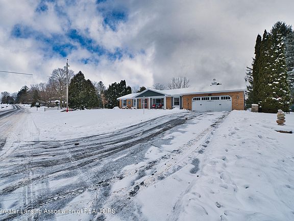 2nd image of 6137 Skyline Dr