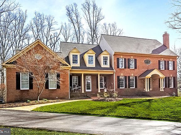 2nd image of 2021 Penderbrooke Dr