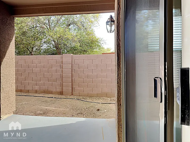 1034 E Saddle Way — Photo 33