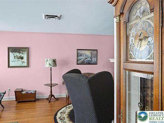 3rd image of 1827 Homestead Ave