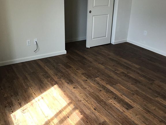 Bedroom-fits king size bed 