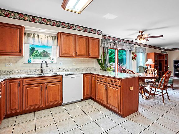 3rd image of 656 Lakewood Farms Dr