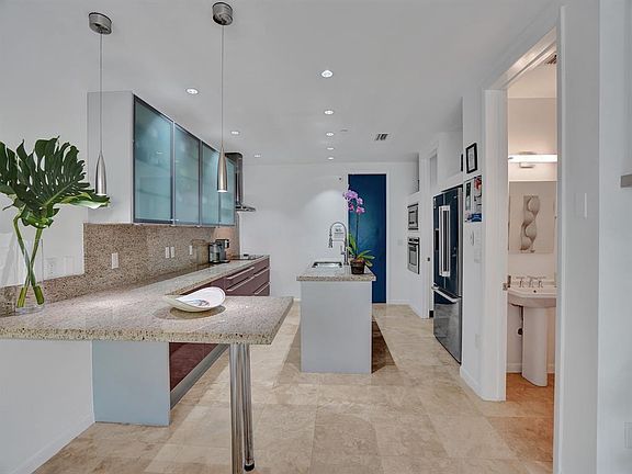 4th image of 1703 NE 5th Ct #1703