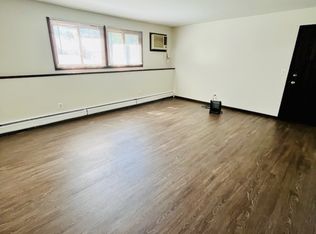 525 E Burnett Rd APT 3, Island Lake, IL 60042