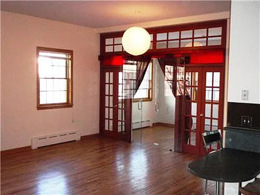 Rented by R New York | media 17