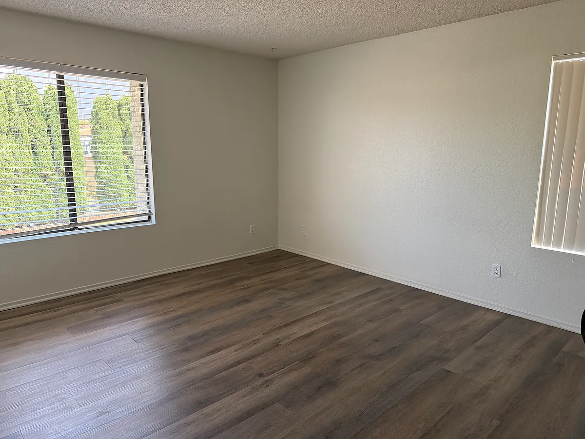 Building Photo - 1311 Springfield St #109