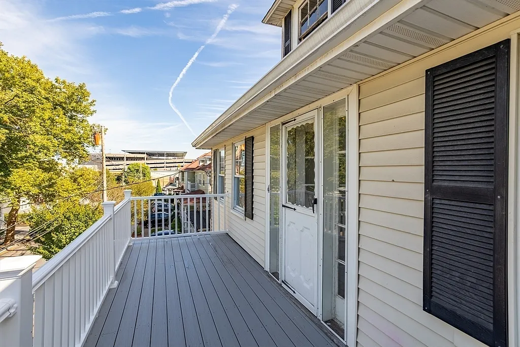 3 bed, 1250 sqft, $3,100 — Photo 3