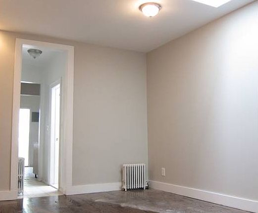 5th image of 383 Menahan St APT 3r