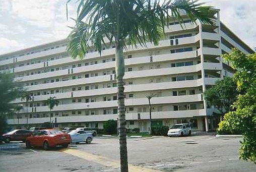 3rd image of 1750 NE 191st St APT 623-E