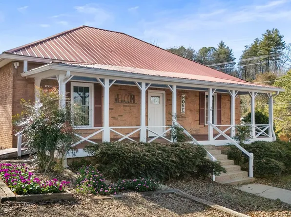 15 Forest Ave, Franklin, NC 28734