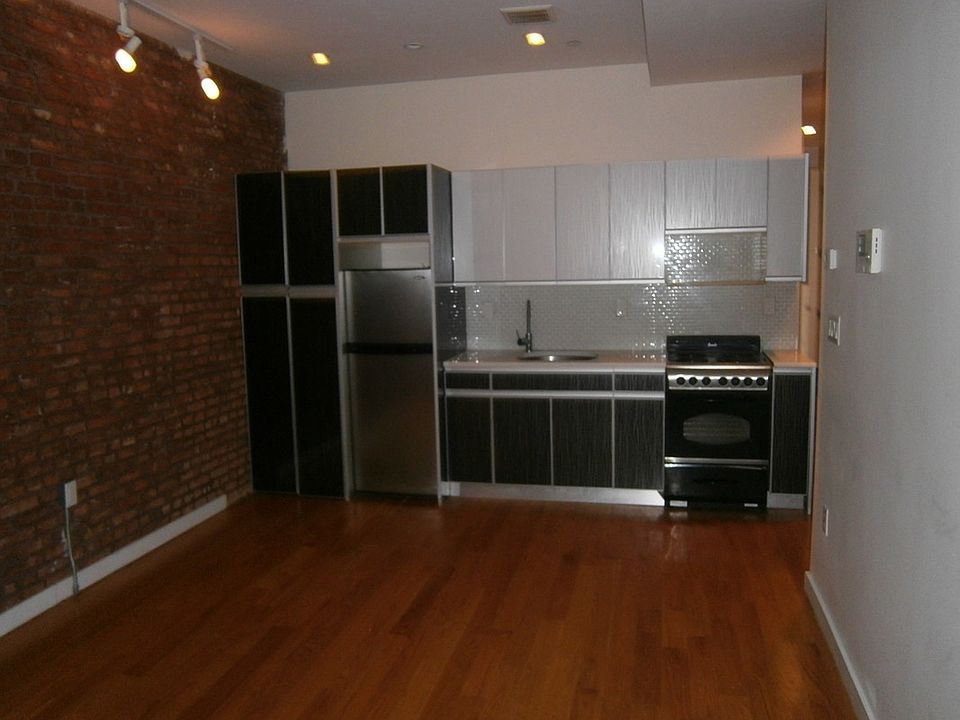 2nd image of 663 Park Pl