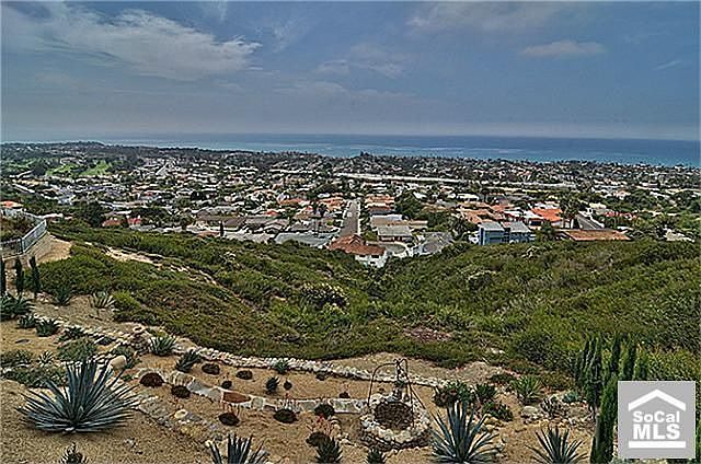 2nd image of 1554 Avenida Salvador