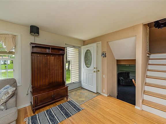 4th image of 95 Ridgelea Ct