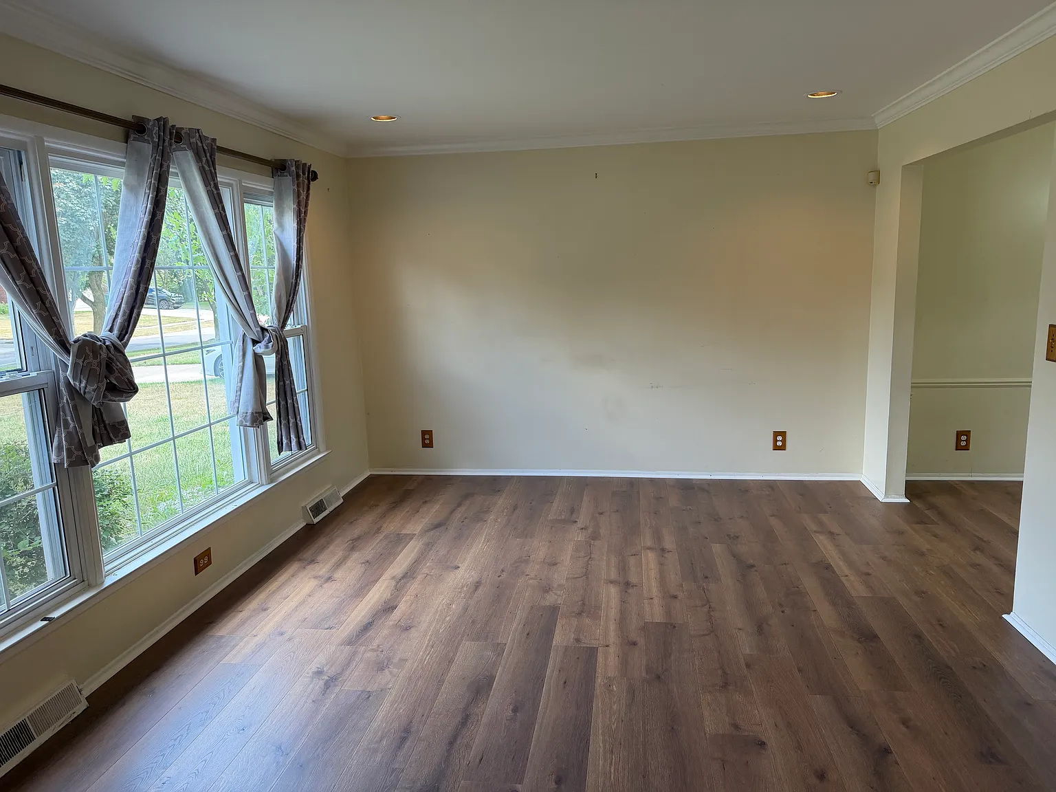 4 bed, 1657 sqft, $2,700 — Photo 2