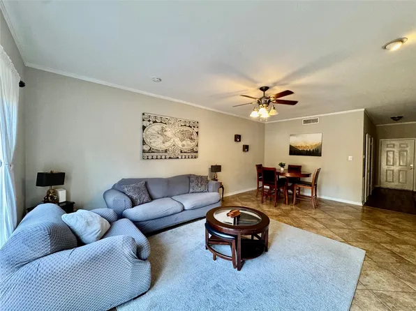14715 Barryknoll Ln APT 121, Houston, TX 77079