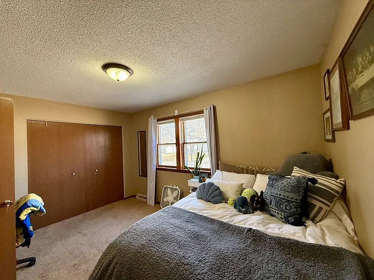 1042 Castlewood Dr — Photo 6